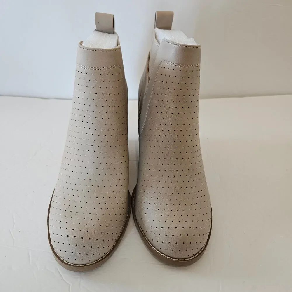 DV by Dolce Vita Gerdy Bootie Beige Ankle Wedge Heel Women's 6 Boho Chic Casual‎